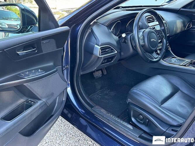 Jaguar XE 38 interauto-car