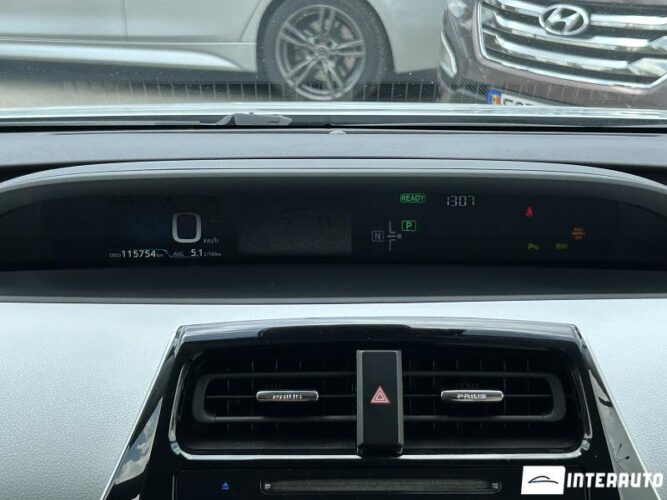 Toyota Prius 44 interauto-car
