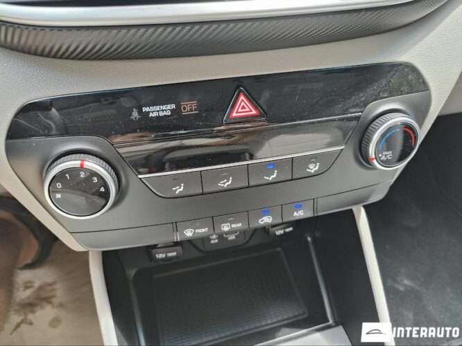 Hyundai Tucson 37 interauto-car