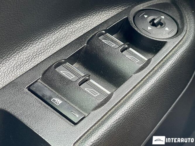 Ford Escape 37 interauto-car