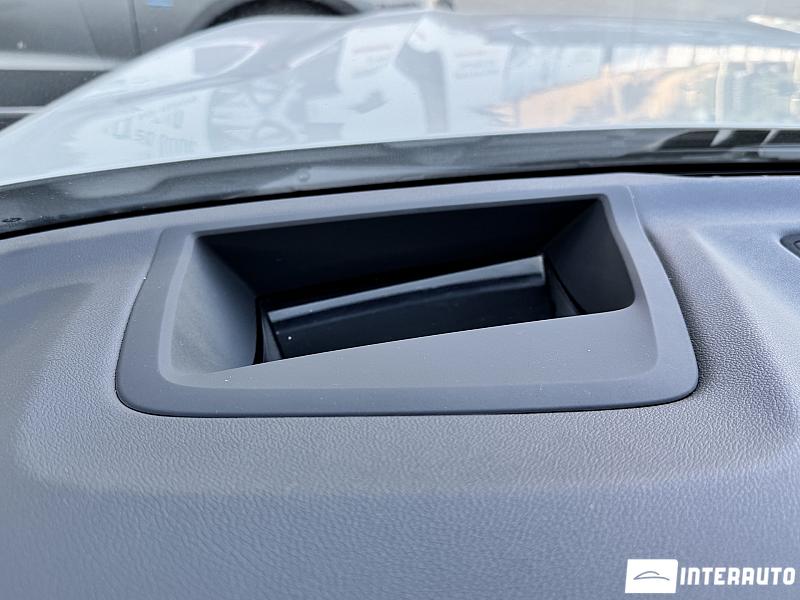 BMW X7 4.0i 17 automobil-interauto