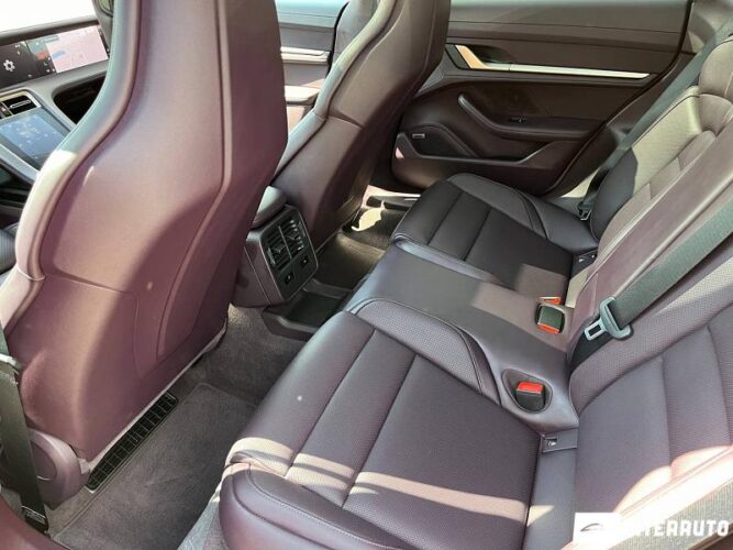 Porsche Taycan 40 interauto-car