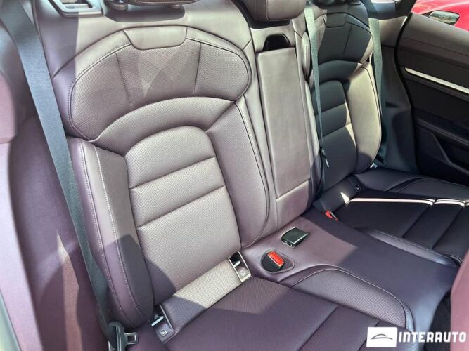 Porsche Taycan 39 interauto-car