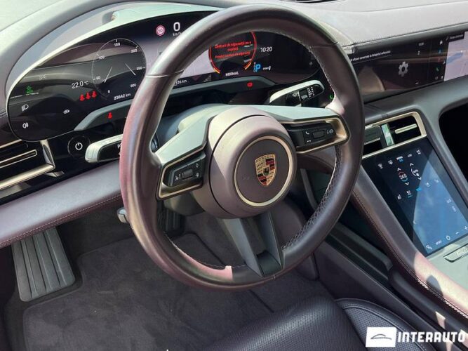 Porsche Taycan 30 interauto-car