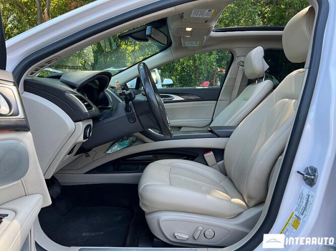 Lincoln MKZ 43 interauto-car