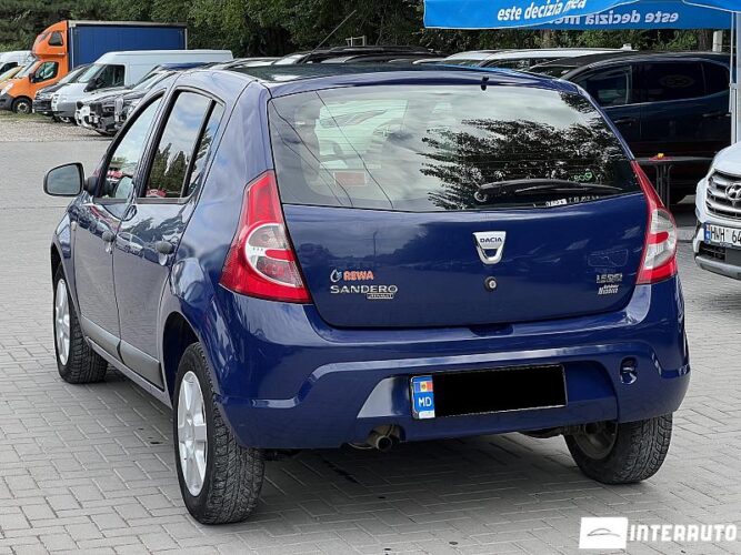 Dacia Sandero 30 interauto-car