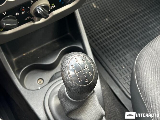 Dacia Sandero 37 interauto-car