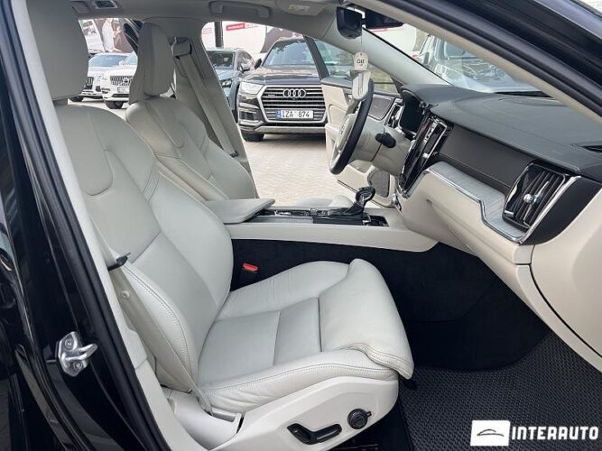 Volvo S 60 51 interauto-car