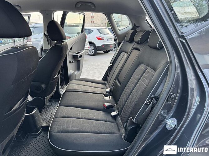 Kia Venga 39 interauto-car