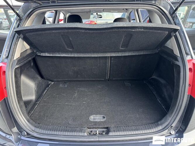 Kia Venga 44 interauto-car