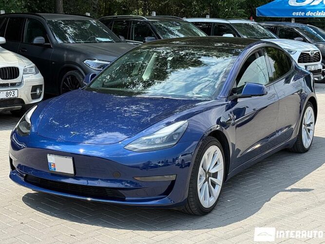 Tesla Model 3 26 interauto-car