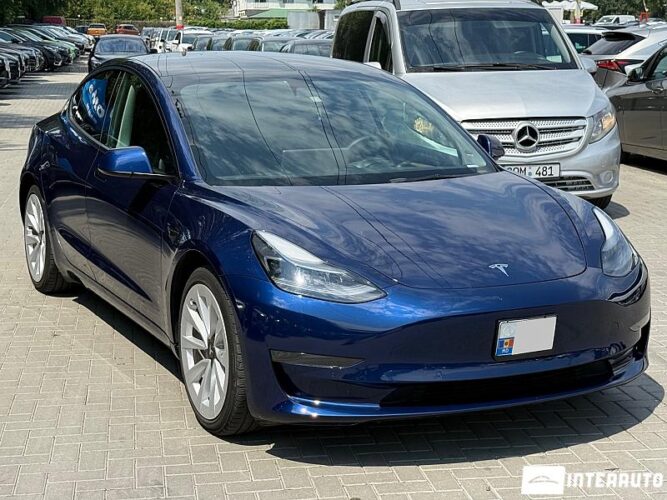 Tesla Model 3 28 interauto-car