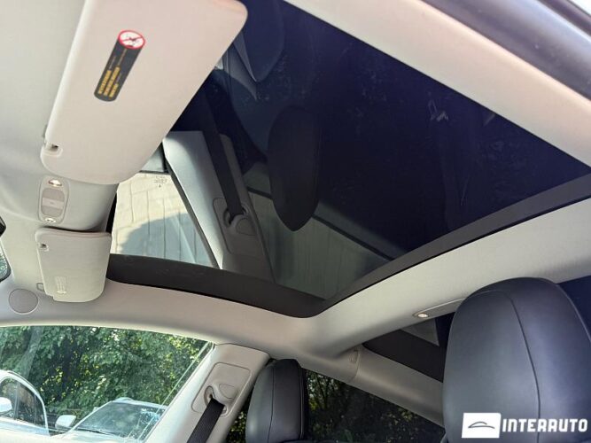 Tesla Model 3 33 interauto-car