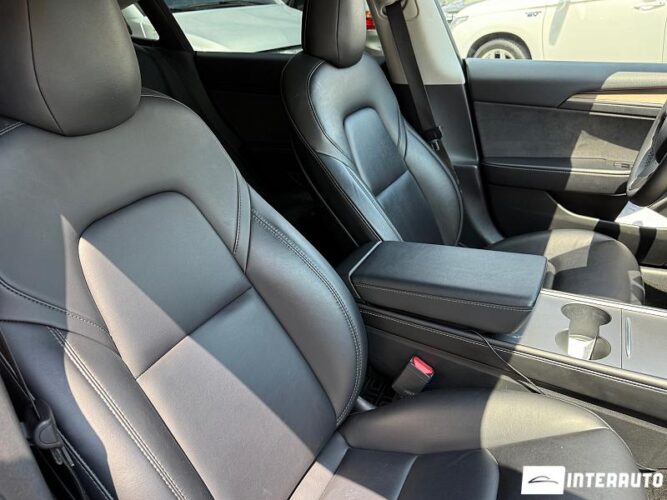 Tesla Model 3 39 interauto-car