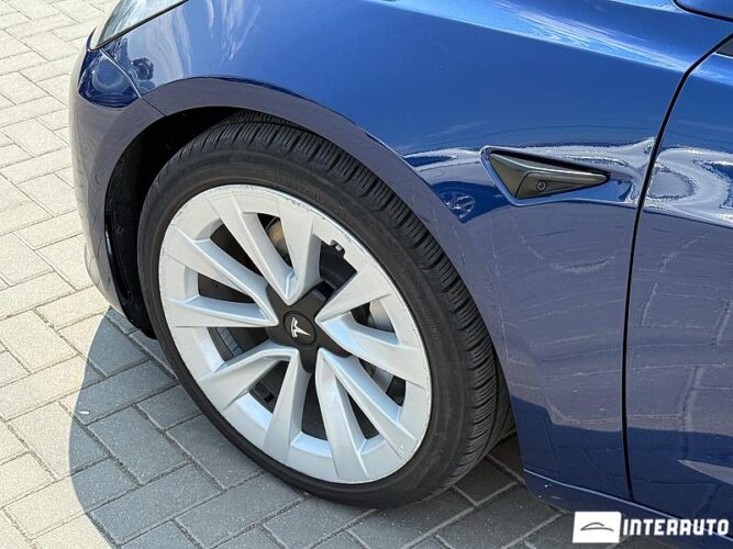 Tesla Model 3 30 interauto-car