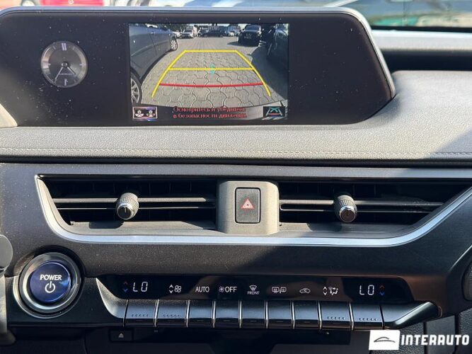 Lexus UX 250h 36 interauto-car