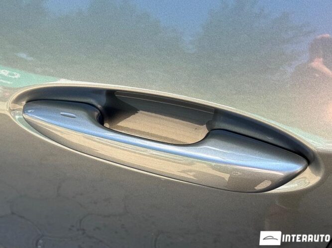 Lexus UX 250h 40 interauto-car