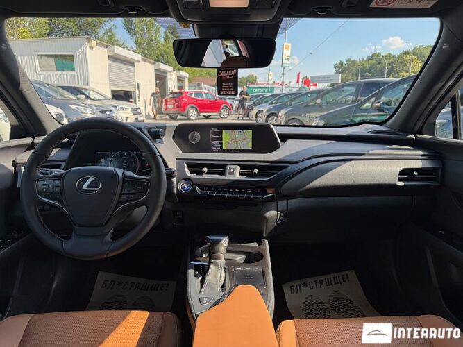 Lexus UX 250h 33 interauto-car
