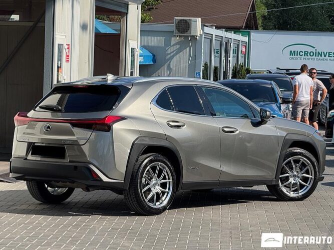 Lexus UX 250h 29 interauto-car