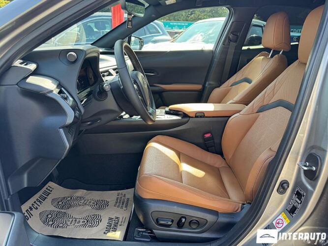 Lexus UX 250h 31 interauto-car