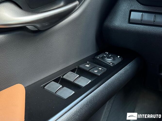 Lexus UX 250h 42 interauto-car