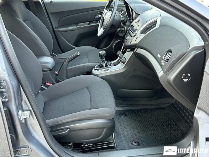 Chevrolet Cruze 41 interauto-car