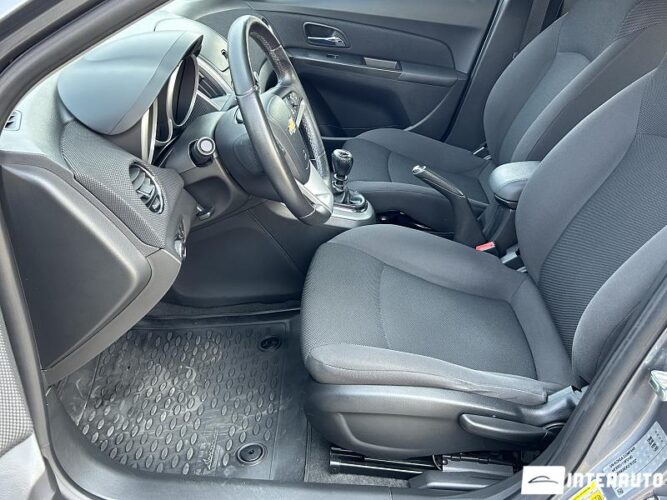 Chevrolet Cruze 34 interauto-car