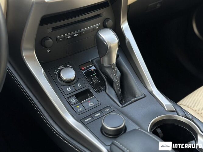 Lexus NX 300H 45 interauto-car