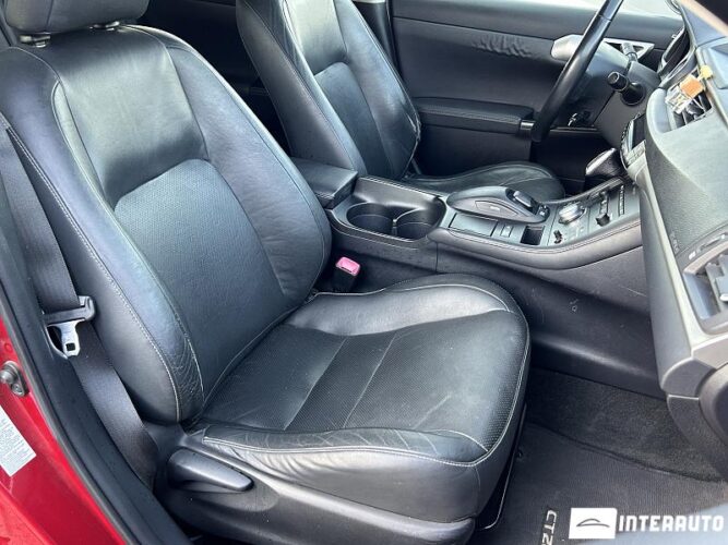 Lexus CT 200h 36 interauto-car