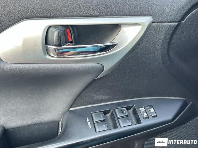 Lexus CT 200h 37 interauto-car