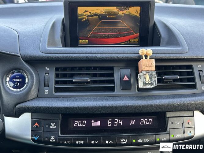 Lexus CT 200h 41 interauto-car