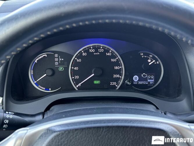 Lexus CT 200h 39 interauto-car