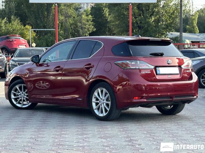 Lexus CT 200h 32 interauto-car