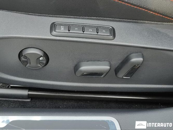 Volkswagen Jetta GLI 51 interauto-car