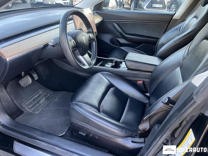 Tesla Model 3 35 interauto-car