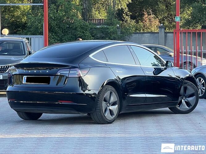 Tesla Model 3 33 interauto-car