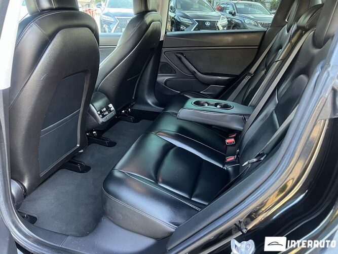 Tesla Model 3 47 interauto-car