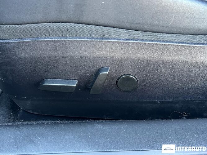 Tesla Model 3 45 interauto-car