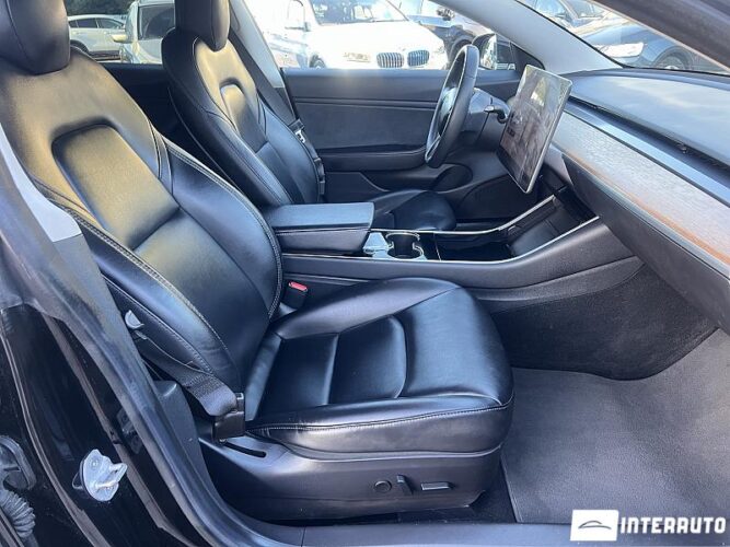 Tesla Model 3 44 interauto-car