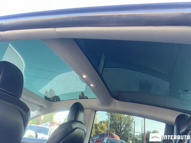 Tesla Model 3 43 interauto-car