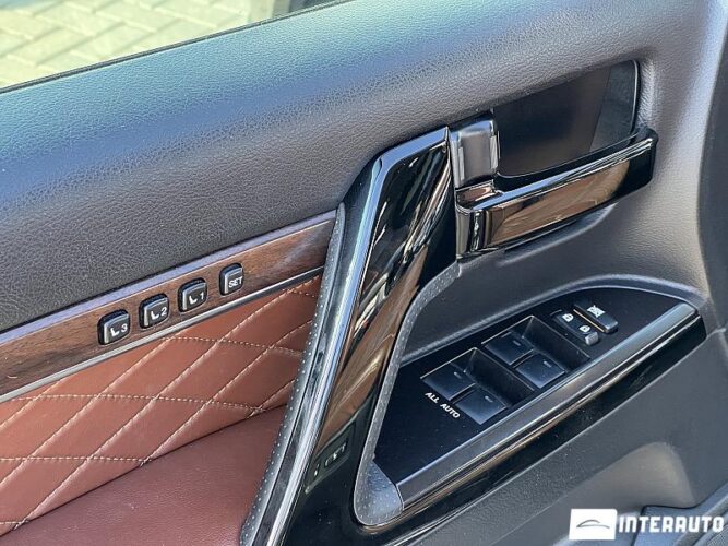 Toyota Land Cruiser 56 interauto-car