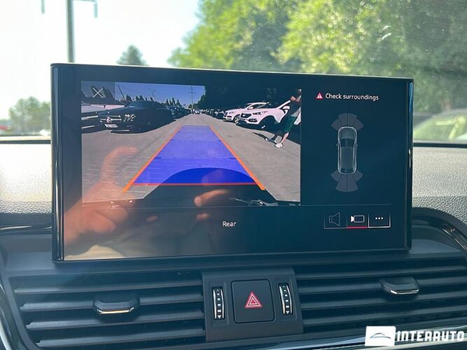 Audi Q5 Sportback 44 interauto-car