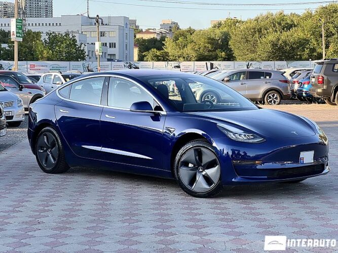 Tesla Model 3 30 interauto-car