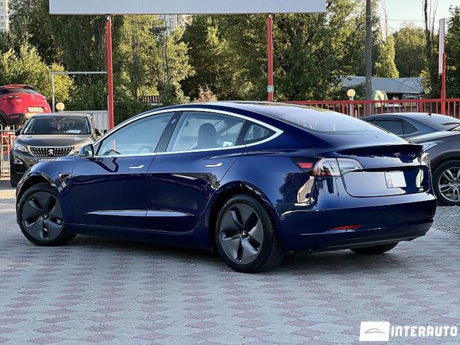 Tesla Model 3 29 interauto-car