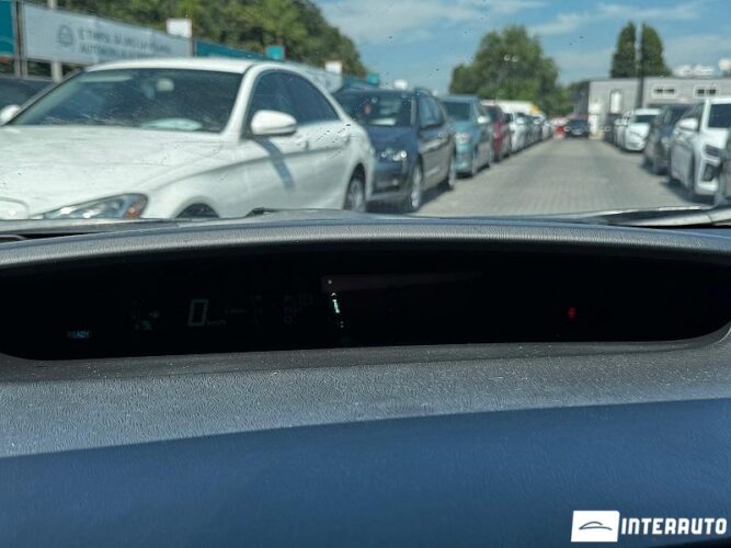 Toyota Prius 38 interauto-car