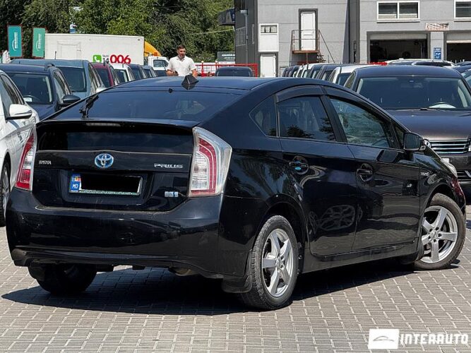Toyota Prius 32 interauto-car
