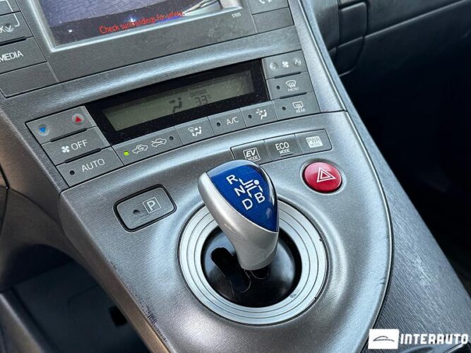 Toyota Prius 41 interauto-car