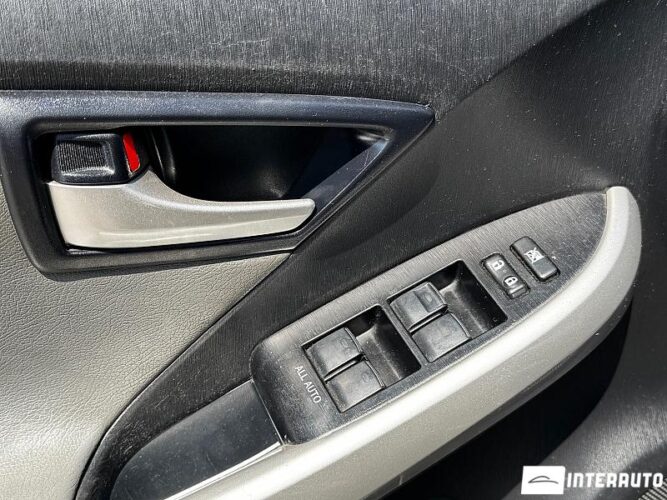 Toyota Prius 40 interauto-car