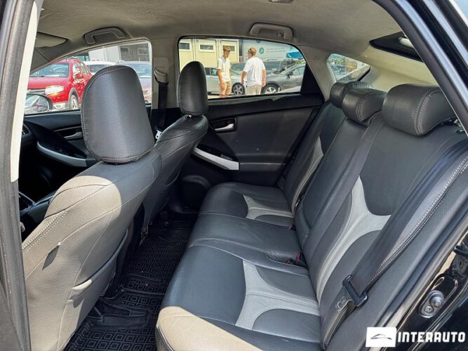 Toyota Prius 42 interauto-car