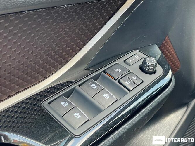 Toyota C-HR 36 interauto-car